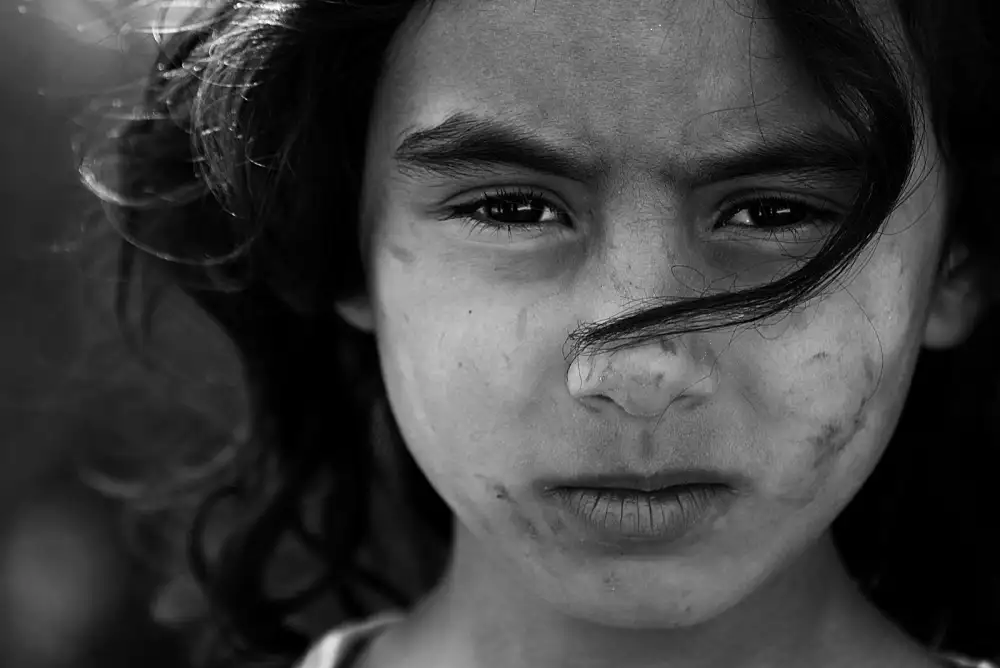Basa, Emine: niño
