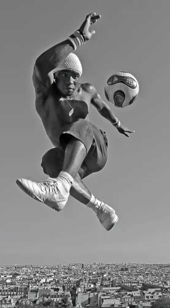 Marin, Rodrigo: Aerial dance with a soccer ball