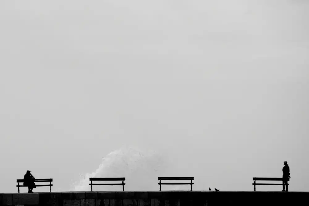 Ascic, Simun: en el rompeolas