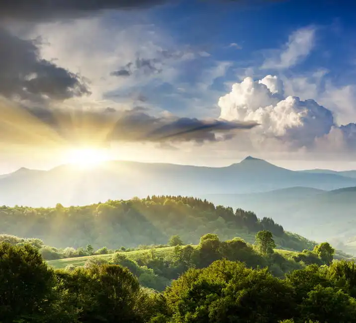 Neznámý: Majestátní hory pod ranní oblohou, Západní Karpaty