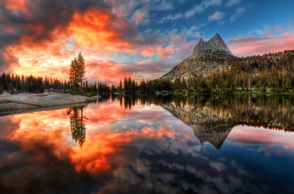 Neznámý: Cathedral Lake Yosemite National Park, California