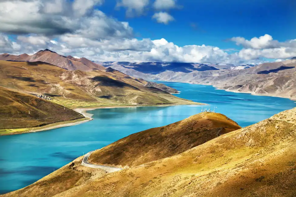Neznámý: Jezero Yamdrok-tso, Tibet
