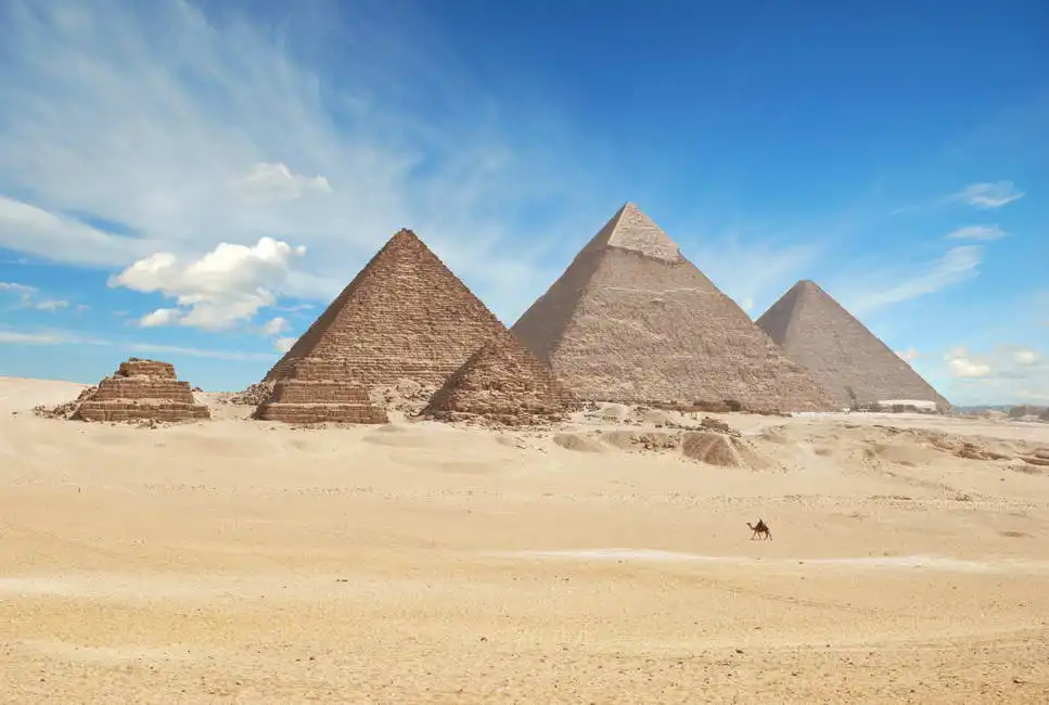 Neznámý: Pyramidy v Gíze