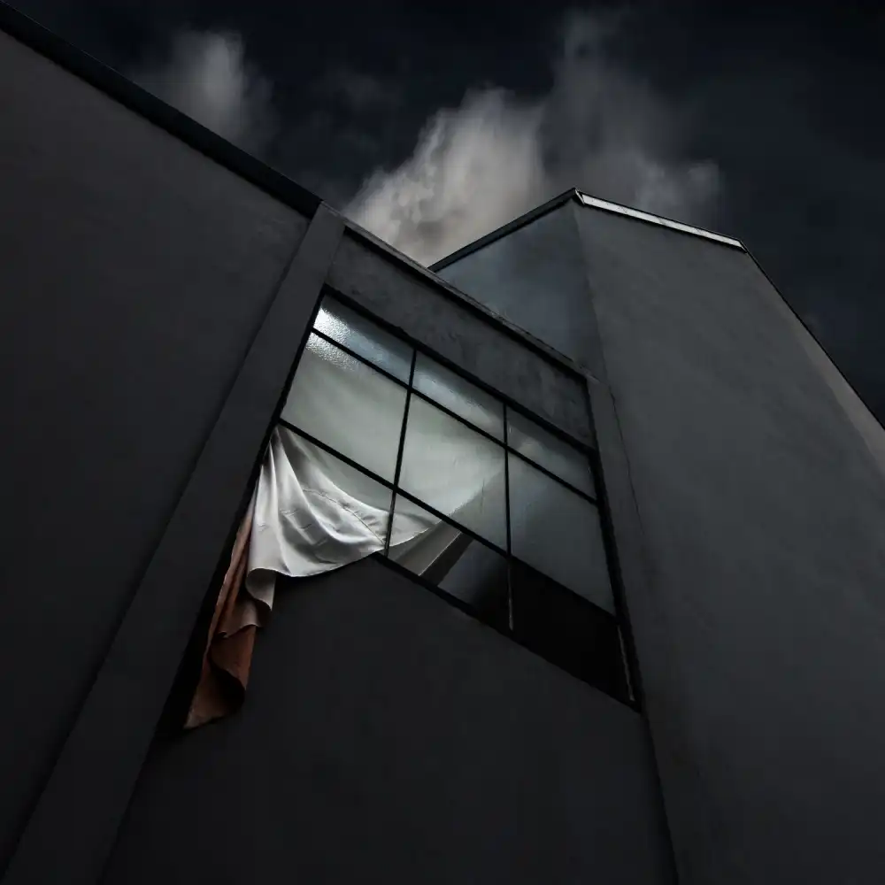 Claes, Gilbert: La finestra rotta