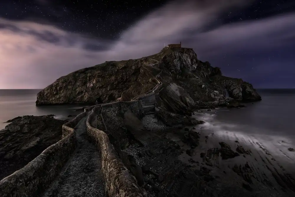 Osuna, Fran: Eine Nacht in Gaztelugatxe