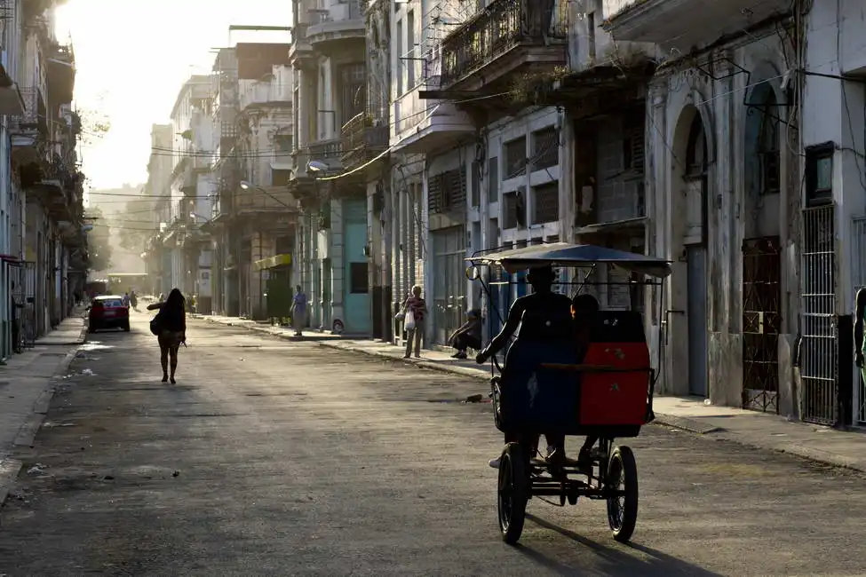 Neznámý: Časně ráno v ulicích staré Havany