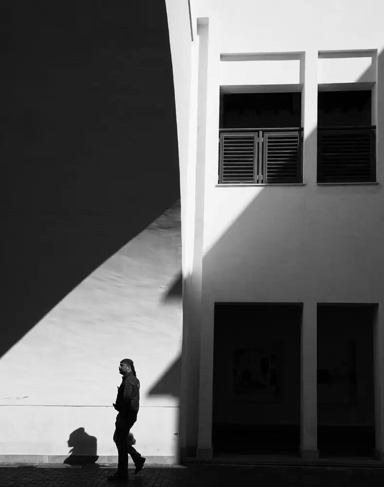 Al-Nasser, Nasser: Ombra