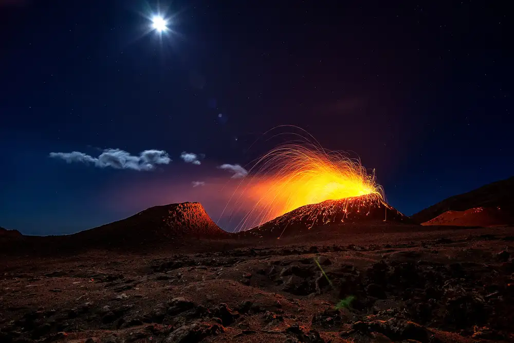 Gabriel, Barathieu: Colata di lava con la luna