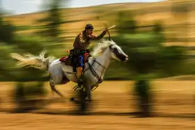 Kandilcioglu, Nisan Ummu: bílé hodiny