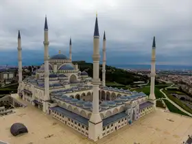 Kibrik, Maxim: Istanbulská mešita Camlica