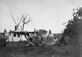 Neznámý: Tábor Arapahů (sušení bizoního masao Fort Dodge v Kansasu)