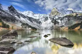 Neznámý: Horské jezero, západní Sibiř, Altaj