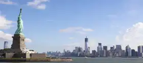 Neznámý: Panoramatický Manhattan se sochou Svobody