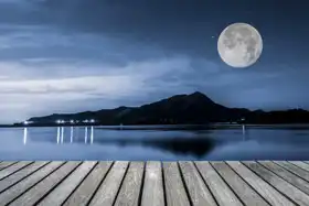 Neznámý: Jezero v noci