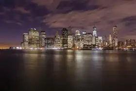 Neznámý: Noční panorama Manhattanu