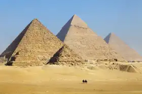Neznámý: Pohled na pyramidy