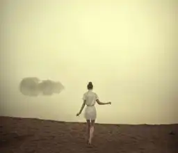 Neznámý: Dívka na pláži